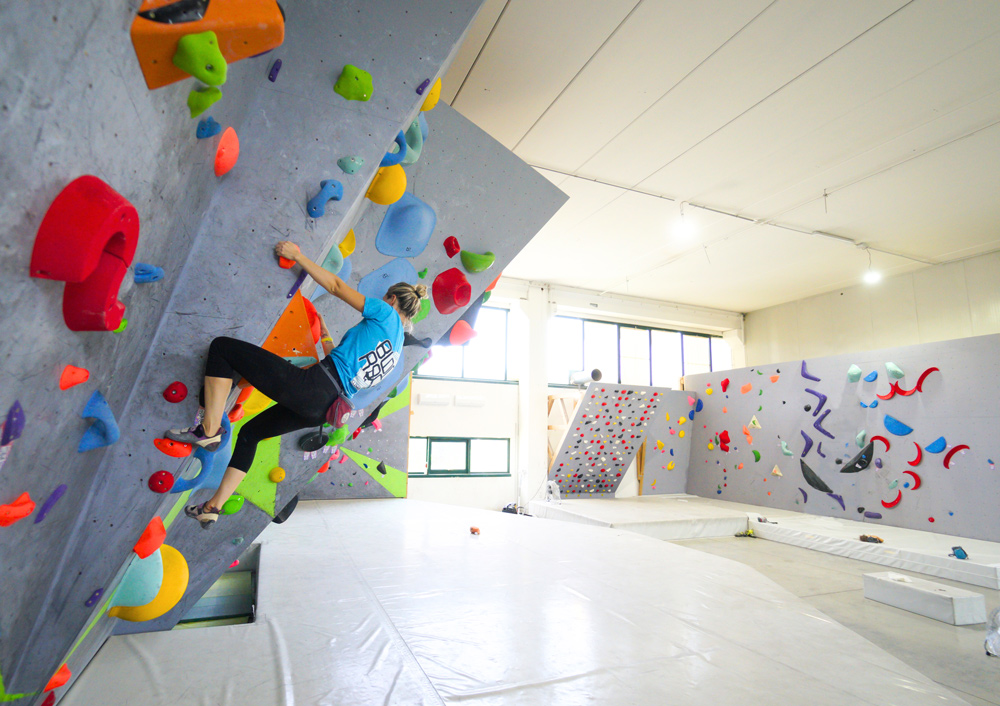 arrampicata sportiva a siena ragazza block to rock asd